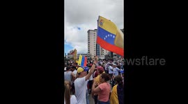 Venezuela: Citizens gathered on Avenida Bolivar Norte in Valencia