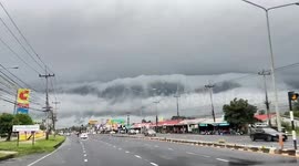 Scary clouds that look like tsunami waves hover Thai city