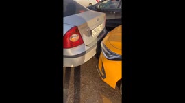 Drunk taxi driver in Moscow causes second accident while fleeing first