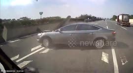 Reckless semi-trailer lane change sparks chain-reaction crash on Chinese highway involving two cars