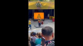 Unbelievable spinning chair test wows the crowd at the 'Brainiac Show'
