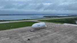 Manned airship conducts low-altitude demo tourism flight in China's Hubei