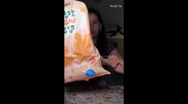 Tanghulus' taste test does not live up to the girl's expectations