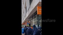 Man protects Sainsbury's store from looters during far-right protest in Manchester