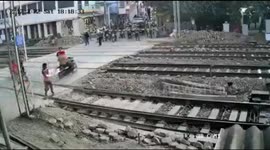 Motorcyclist narrowly escapes train collision in Uttar Pradesh