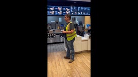 Customer caught on video taking ice cream from store in New Braunfels, Texas