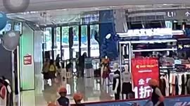 Girl dies from participating rock climbing activity in mall