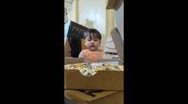 Toddler has adorable reaction to seeing pizza box open