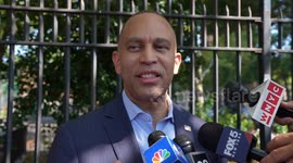 USA: House Minority Leader Hakeem Jeffries speaks to the press after a joint ADA announcement with MTA leadership