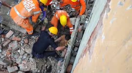 India: Two houses collapse near Kashi Vishwanath Temple, Varanasi 1 dead, 5 rescued