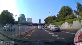 Car flies into air after running over loose manhole cover on expressway