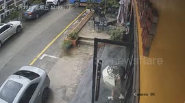 Guangdong woman falls on stairs in rainy weather