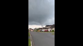 Tornado spotted in Fort Erie, Ontario, Canada