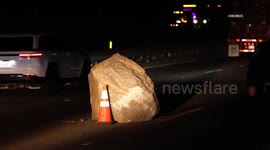 USA: Earthquake Causes Boulder to Shut Down Lanes of Interstate 5 to Los Angeles