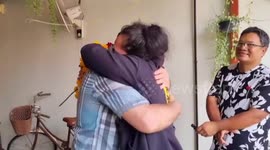 American father reunites with Thai daughter after 48 years apart