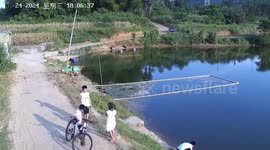 Passersby rescue three boys drowning in pond