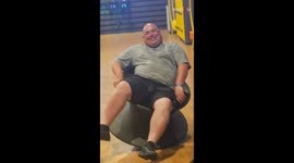 Woman captures husband's HILARIOUSLY awkward Spun Chair experience