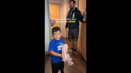 Toddler's heartwarming hospital visit to meet newborn sister