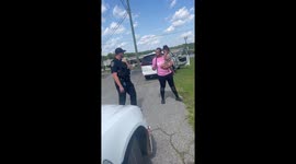Officer Lets Kids See Inside His Police Car