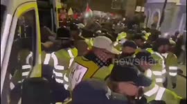 UK: After being kettled for hours, the handful of far right are bussed out of Brighton city centre