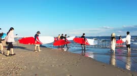 Vlog: Beach tourism in China's Beihai enjoys