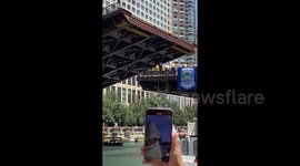 Thousands of rubber ducks dumped into Chicago river for Special Olympics Illinois