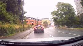 DASHCAM - Three Cyclists (One Deliveroo Rider) Riding Irresponsibly, with two jumping red lights, in wet conditions!
