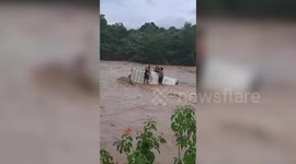 Heroic! SDRF rescues stranded vehicle from stream in northern India