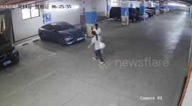 Mum doing school run forgets daughter - forcing teen to sprint behind the car