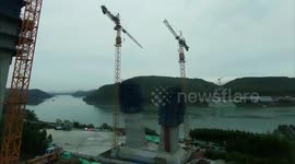 A mega bridge's construction in 60 seconds