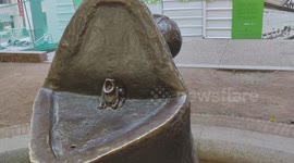 Frog-shaped fountain. La Fontaine à Boire (The Drinking Fountain), By Claude TORRICINI. (Paris la Défense Art Collection). 11 aug 2024