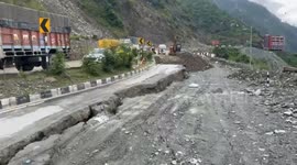National Highway NH21 Mandi to manali road settled near kenchi more approx 5 feet and 100mtr area.