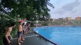 Manila swimmer slips and falls into pool during jump