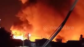 Massive fire Hundreds of houses in Indonesia were destroyed by fire, 7 people were injured, thousands of residents were evacuated