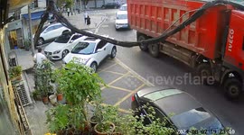 Chinese man narrowly escapes falling cables dislodged by passing truck