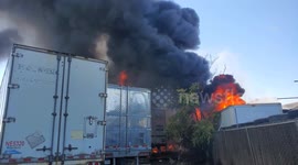 USA: Bakersfield 2 Alarm Trailer Fire Casa Loma Drive