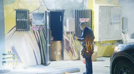 USA: Canoga Park Sneaker Store Break In
