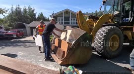 USA: Alaska Organized Militia Joins Forces to Clear Disaster Debris in Juneau