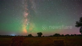 Amazing sight of aurora, meteor shower in China's Xinjiang