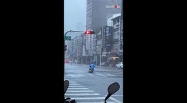 Kaohsiung streets flooded by Typhoon Gaemi, causing difficulties for drivers and pedestrians