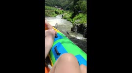 Tourist loses his helmet on rough rafting ride