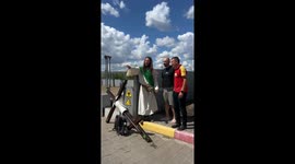 Jimmy Rice, the American traveler carrying a 25-kilogram cross, walked from Kyiv to Kharkiv in forty days. Before this, Rice arrived in Kyiv on foot from Warsaw.