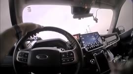 USA: Police Officer's Heroic Water Rescue Saves Unconscious Driver
