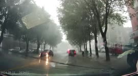 Tree falls on taxi and SUV during heavy rain in Fuxin, China
