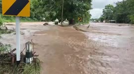 Heavy rain causes severe flooding in northern Thailand