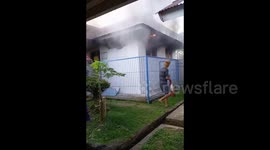 Burned down hospital, mentally disturbed patient who was trapped in the room asked for help from the patient's family, hysterical