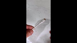DIY master uses bottle cap to help stabilise dodgy phone charger
