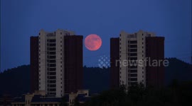China: Supermoon above Yichang