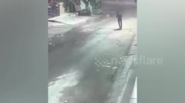 Police hunt 'kidnapper seen carrying girl, 3, from home' in India