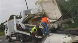 A truck crashes its roof at the entrance of a too low tunnel. (D307 road from Le Chesnay-Rocquencourt toward Noisy-le-Roi ; Vicinity of Versailles, Paris suburb, France).20 aug 2024.